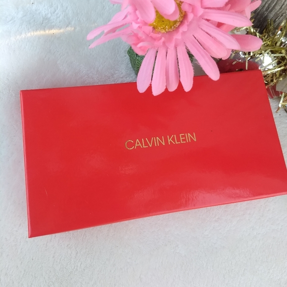 Calvin Klein Marybelle Metallic Gold Foil Wallet - Picture 11 of 12